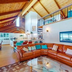 Peters Lakefront - Lakefront, Hot Tub & Dock